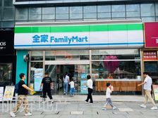 股市亏损严重急售,中山公园地铁口,纯一楼大面宽沿街重餐饮旺铺