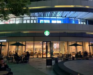 大悦城稀缺旺铺,房东急售品牌商家带租约《星巴克》年租20万