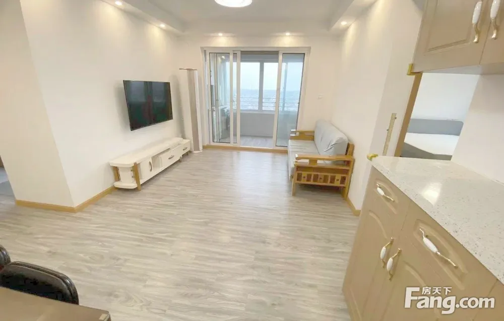 本人实拍，地铁口600米，原房东自住三房，居住证，停车方便