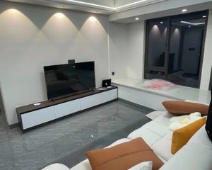 次新小区 临地铁 出行方便 南北通透 满五 车位充足,带车位
