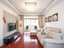 正对着世纪公园两房,南北通透,前后无遮挡,价格可谈,着急出售