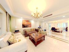 中海九号公馆 中庭位置 带双车位 急卖 朝南