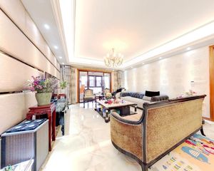 中海城南华府 5室2厅255平 带四个车位 南 北