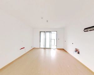 明发二期五房,地铁口商场旁,诚心出售 就在楼下 配套齐