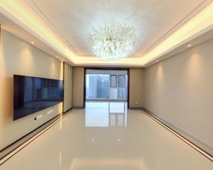 绿地新里城二期 4室2厅 南