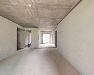 地铁口次新小区四房两卫户型周正 采光好 通风效果好