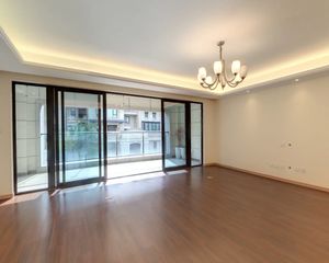 中国铁建西派澜岸 5室2厅 朝南 全新没住过
