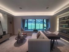 自带花园三开间朝南,不靠高架,采光好