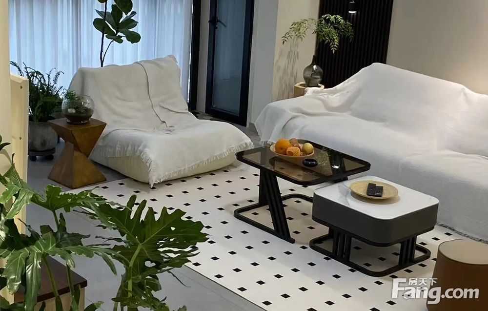 绿地领海,复式二层,南北通,豪华精装,5房4卫二厅一厨!