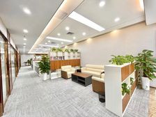 一手卓.越时代广场800平精装带家私,租金5万全包,三面采光