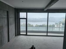 君湾中心,206平6楼590万,毛坯,四面环水,一线姚江。