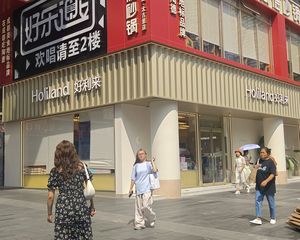 年收35万,转角铺出售,好利来旗舰店承租,通烟道,7天下产权