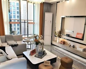 地铁口物业刚需大三房,户型方正,居住相对安静