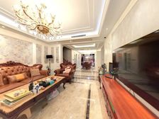 保利联排别墅【带私家花园】装修保养好,前靠公园后临河