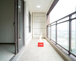 滨江紫茶双书包在家门口精装修3房大阳台全新没住过,现楼现楼!
