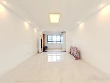 边户,3房2卫,全屋硬装,南北景观都很好,湖景房。