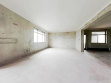 大平层六房,中间位置,采光全天,房东急卖,有钥匙。