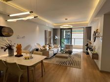 金地九峯境9千出头的精装准现房,工对面带中央空调交付