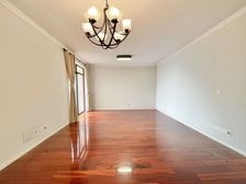 业主出国惜售 降价200W 带产权车位 低于市场价 看房方便