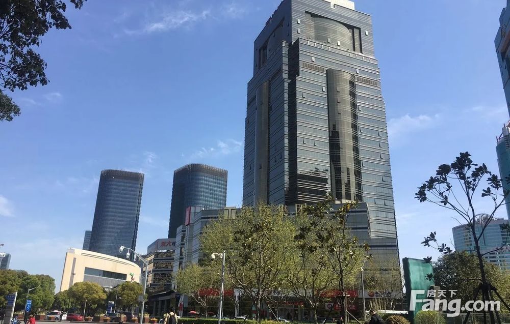 高区整层,汤臣金融大厦 世纪大道 四轨交汇,360度景观!