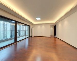 全成都二手房都有—只收2000中介费—万科翡翠公园 4室南