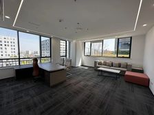 酒仙桥独栋1.5万平 遗留精装 拎包入住 随时看房 特价出