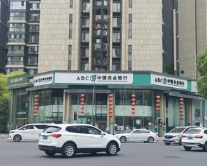 金融城转角口岸(农业银行)年租40万,坐等甩手房东