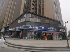 背靠和悦广场(茅台王子酒)年租13万,自带万人小区,转角口岸