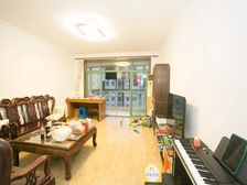 新出,电梯精装,超大3房2厅2卫,景观房,满五年,诚心出售。