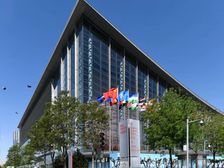 国会一期,国会二期,地铁口位置,500至5000平精装带家具