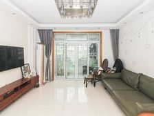 主卧朝南,一梯两户,繁华地段,采光充足,居家装修