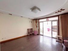 南汇步行街旁,惠小,,一路之隔,三房低单价,一梯一户