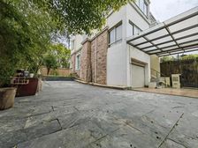 出门即地铁 300平花园 有电梯 东边套临河 送地下室和阁楼