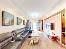 地铁口 商场旁 精装保养好好拎包入住 诚心卖