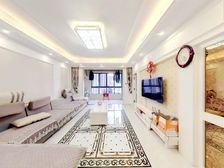 此房精装修,拎包入住,坐北朝南,楼层好