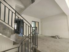 (捡漏价)东湖观邸联排别墅,产证298平,位置安静,全新白胚