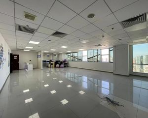 楼下地铁站马上开通 实用面积大 高层靓景 916方整层出售