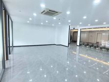 银荷大厦168平可配家具精装2加1)山钢新天地)高新万达广场