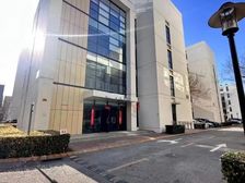 独立办公!员工免挤电梯,方便停车,吃喝一楼俱全、可做