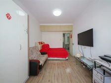 交通便利,居住密度低,南北通透,购物方便,产权清晰,精装修.