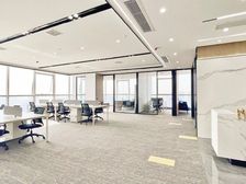 双地铁口丨4隔间30工位丨双面采光,云层视野丨配套商圈成熟