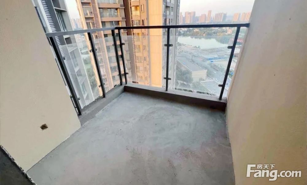 一线湖景,中间楼层 朝南东边位,五万首付,随时看,惠州惠城金山湖奥园