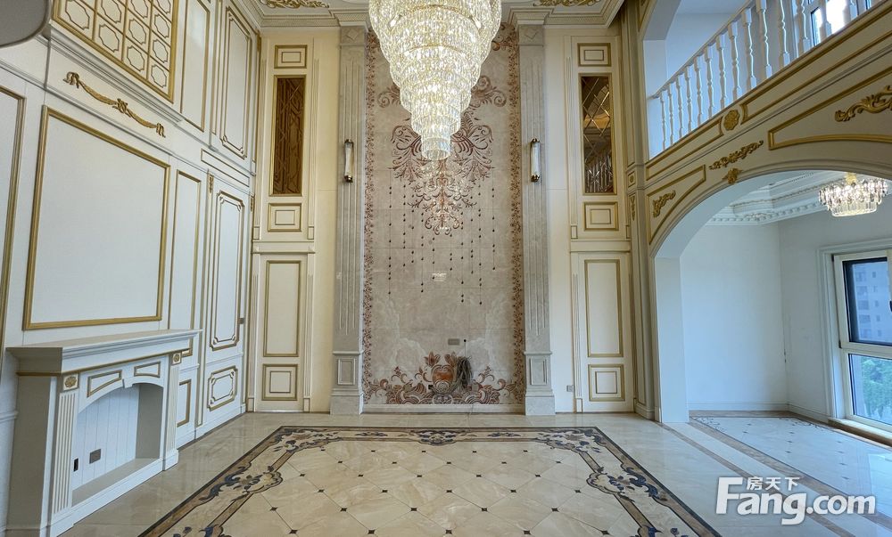 华侨城108坊 复式客厅挑空 豪装全新未住实用400平带车位