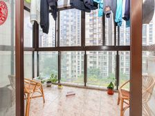 华滨少有的电梯小高层,厅南北通透。