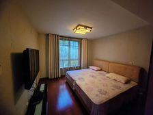 莱英郡别墅 边套二层半 花园150平方 大开间 精装修 满5