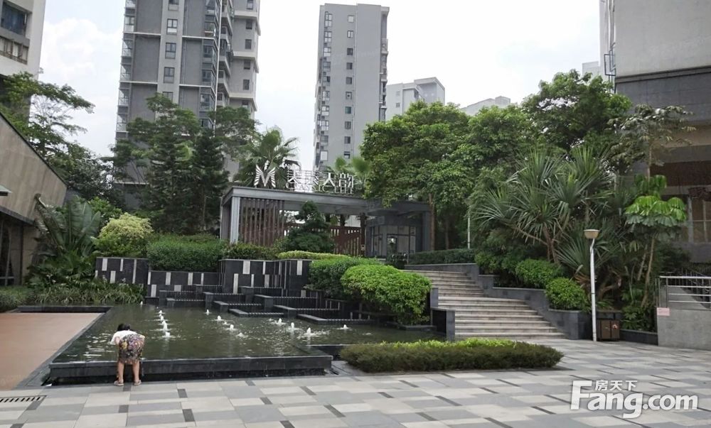 万达广场美泰天韵7204平2居南向简装修拎包入住