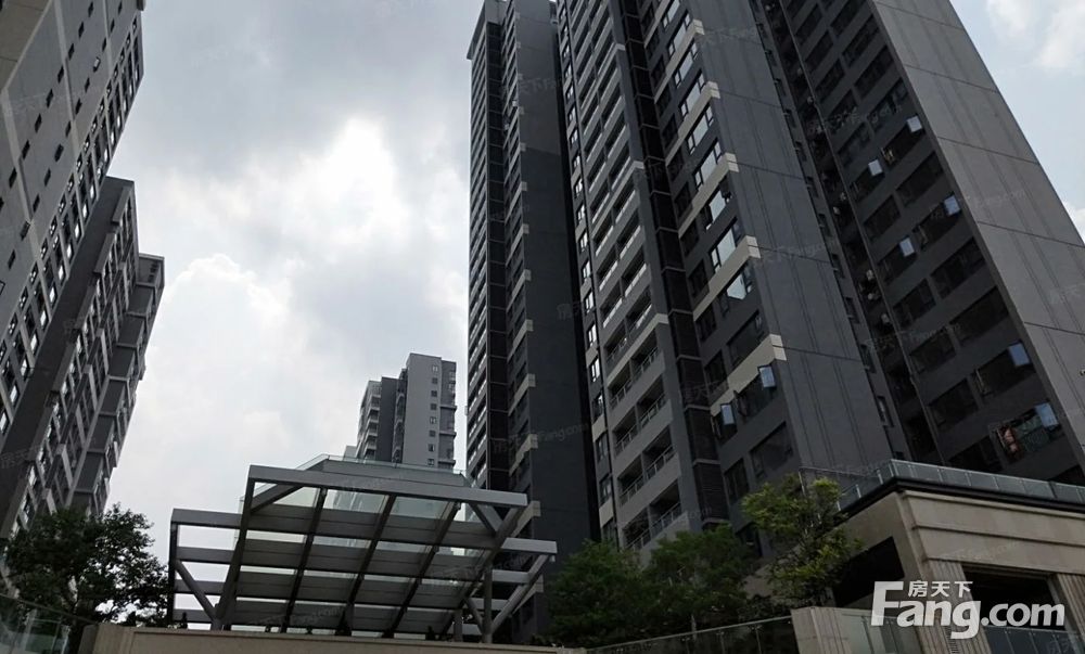 万达广场美泰天韵7204平2居南向简装修拎包入住