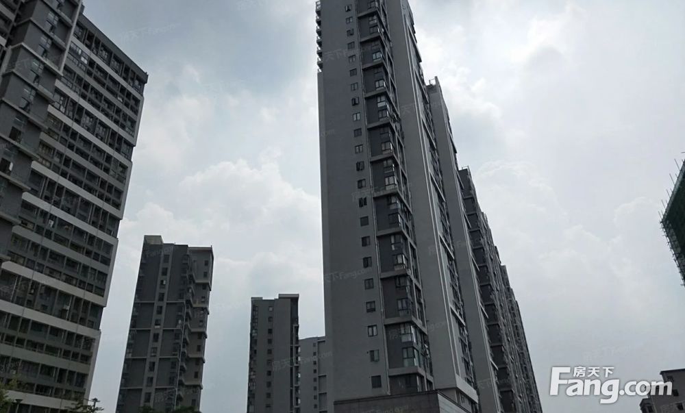 万达广场美泰天韵7204平2居南向简装修拎包入住