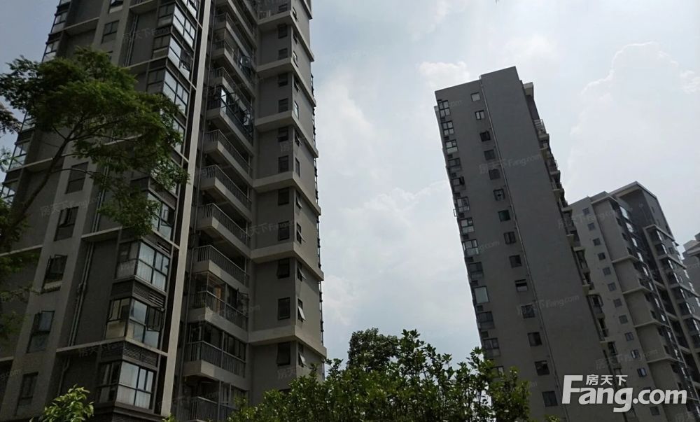 万达广场美泰天韵7204平2居南向简装修拎包入住