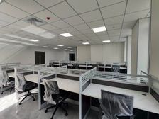 定制装修I江西大厦240平精装办公仅租9毛天